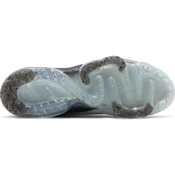 VaporMaxFlyknitLightBoneUniversityRed_de61c882-cef8-4660-871a-feb2956b6c39