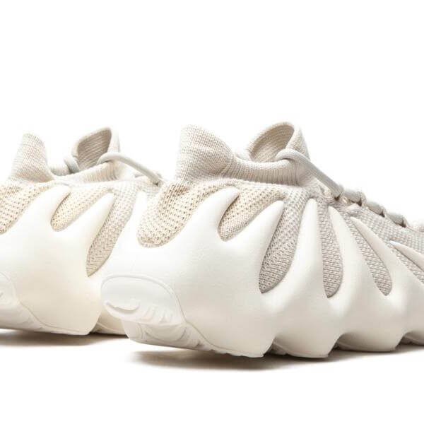 YeezyCloudWhite_52a9be0b-17c7-473a-8747-e0fb828ea25d