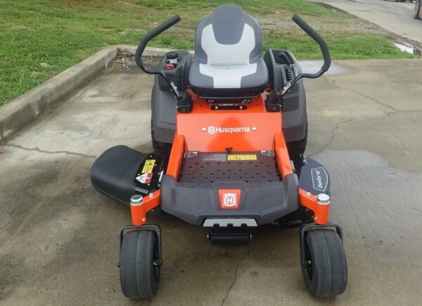 Husqvarna Z242F Special Edition 42″ Zero Turn Mower 21.5HP KAW (Scratch and Dent)